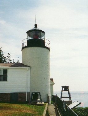 bass harbor head light.JPG (44301 bytes)